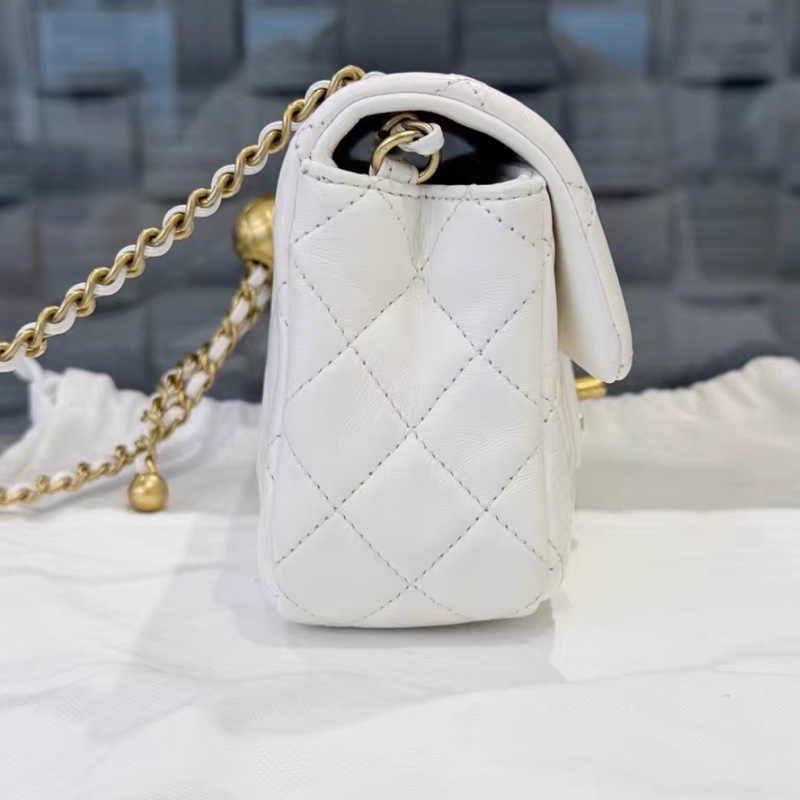 CHANEL香奈兒白色金球miniCF99新小香粉絲的夢中情包-15