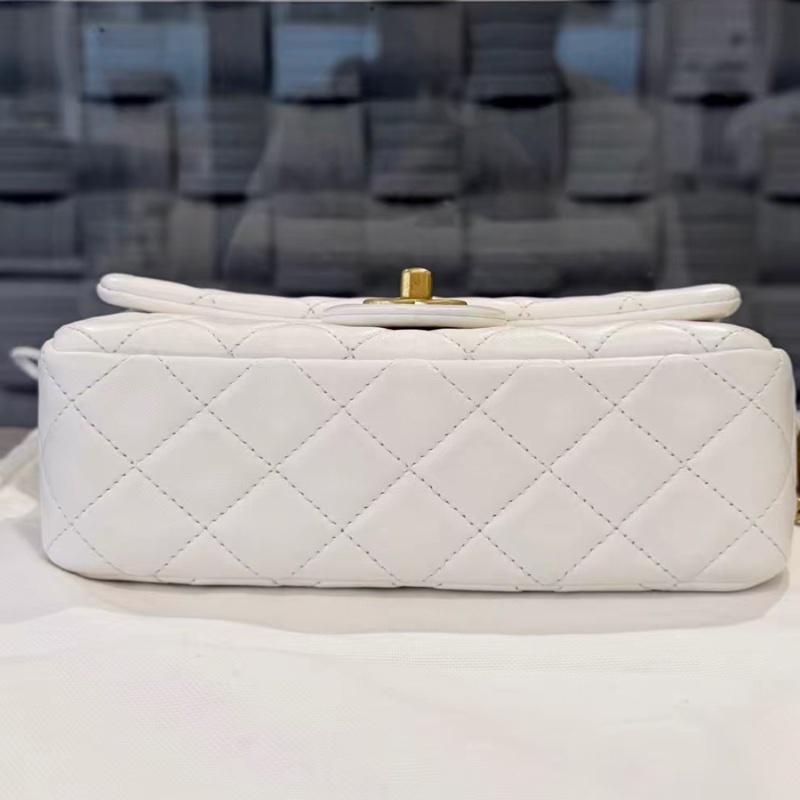 CHANEL香奈兒白色金球miniCF99新小香粉絲的夢中情包-16