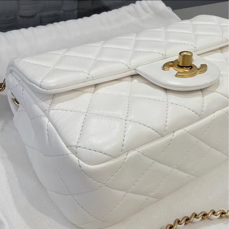 CHANEL香奈兒白色金球miniCF99新小香粉絲的夢中情包-17