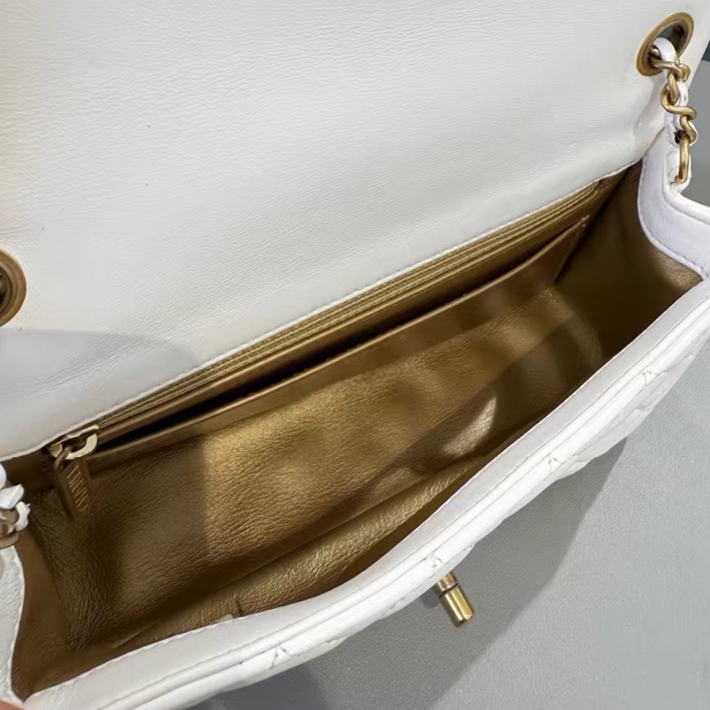 CHANEL香奈兒白色金球miniCF99新小香粉絲的夢中情包-19