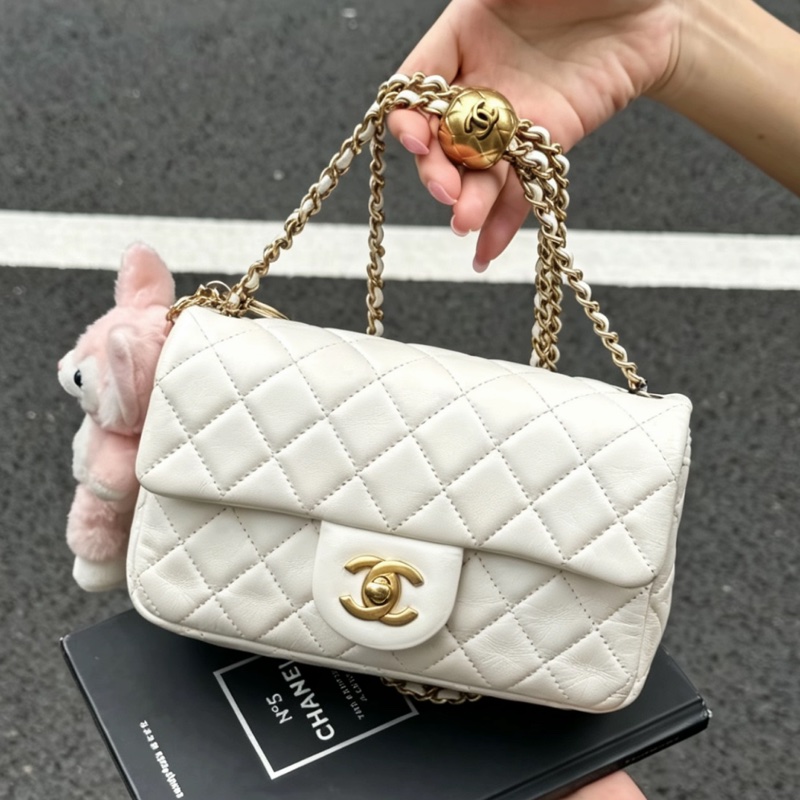 CHANEL香奈兒白色金球miniCF99新小香粉絲的夢中情包-20