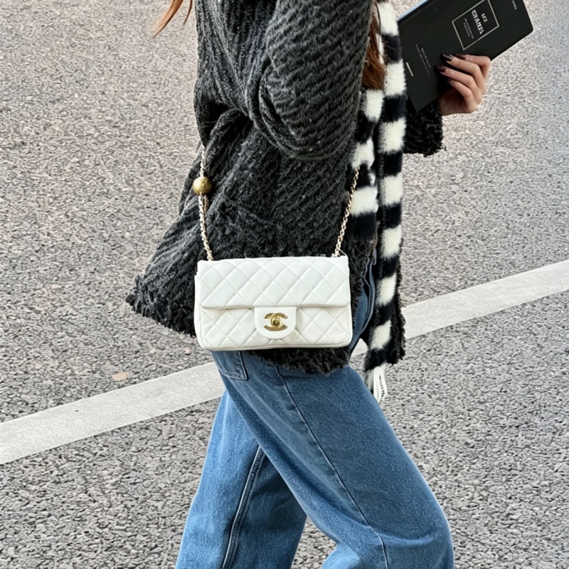 CHANEL香奈兒白色金球miniCF99新小香粉絲的夢中情包-23