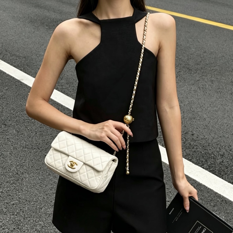 CHANEL香奈兒白色金球miniCF99新小香粉絲的夢中情包-24