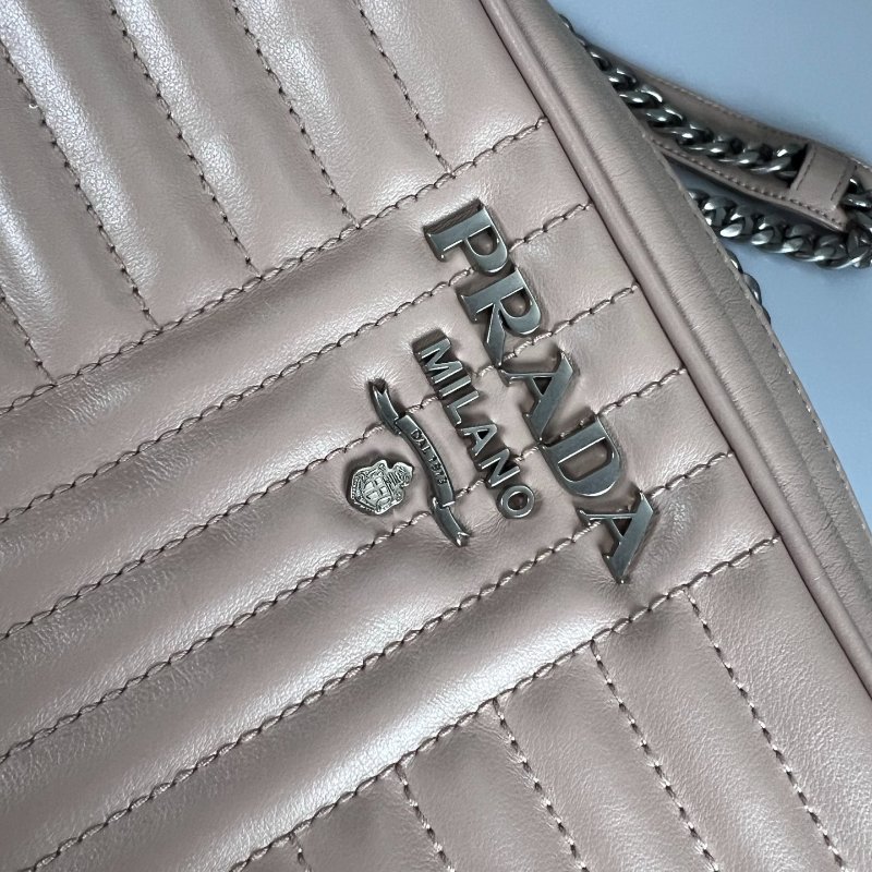 PRADA 1BH083 粉色銀扣相機包-6