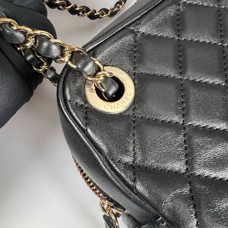 CHANEL 菱格肩背包牛皮黑 保卡款26開-11