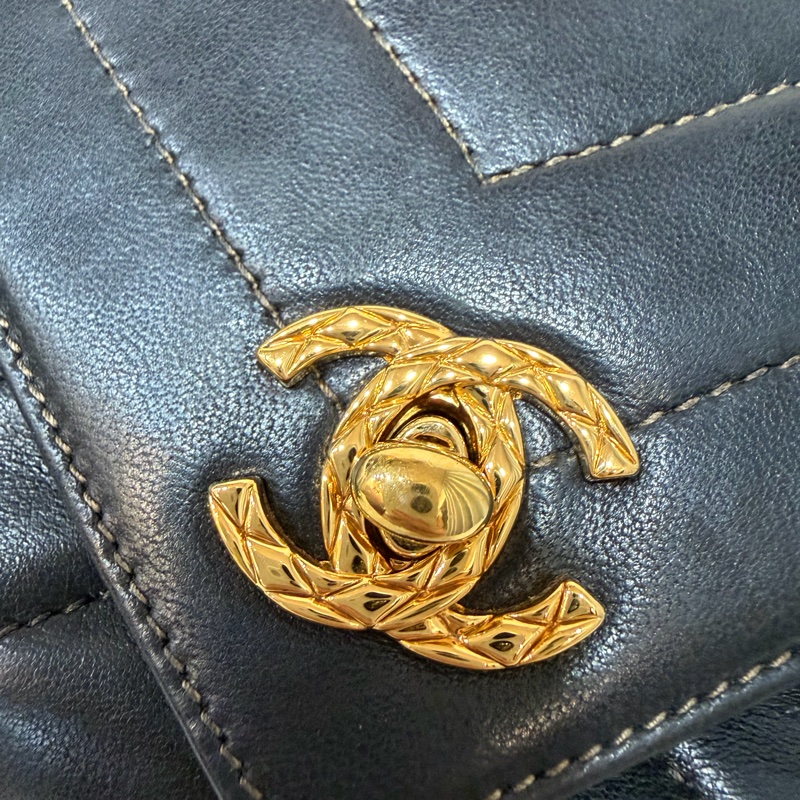 CHANEL 黑羊皮 金球 雕花鍊 流蘇 方包 相機包 斜背包 前口袋 老香 vintage-26
