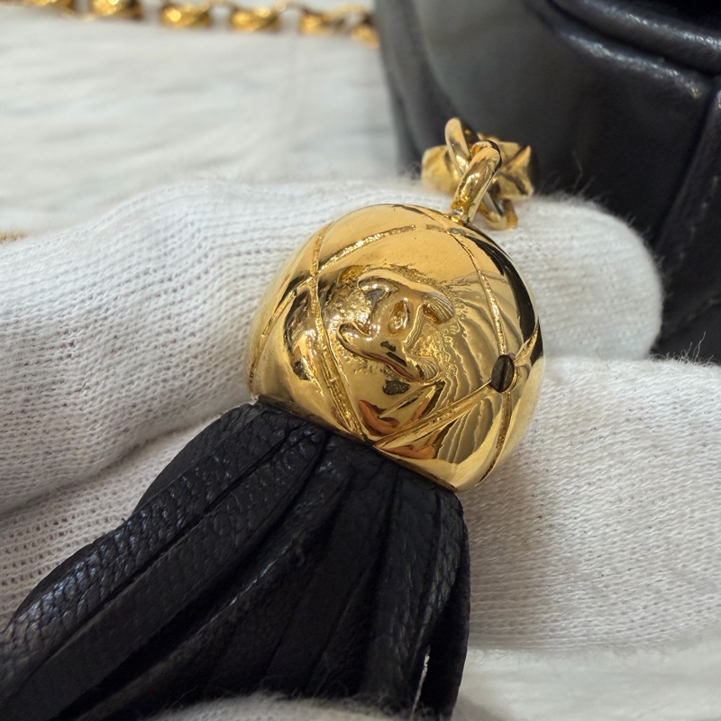 CHANEL 黑羊皮 金球 雕花鍊 流蘇 方包 相機包 斜背包 前口袋 老香 vintage-31