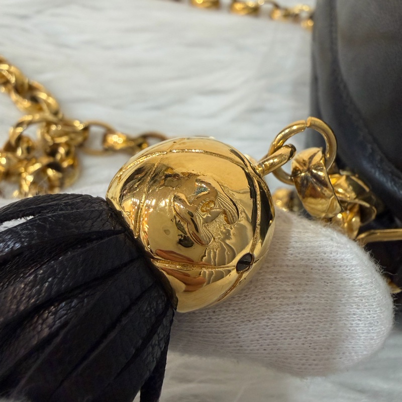 CHANEL 黑羊皮 金球 雕花鍊 流蘇 方包 相機包 斜背包 前口袋 老香 vintage-32