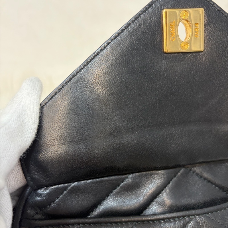 CHANEL 黑羊皮 金球 雕花鍊 流蘇 方包 相機包 斜背包 前口袋 老香 vintage-48