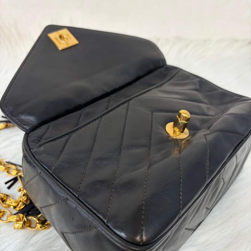 CHANEL 黑羊皮 金球 雕花鍊 流蘇 方包 相機包 斜背包 前口袋 老香 vintage-57
