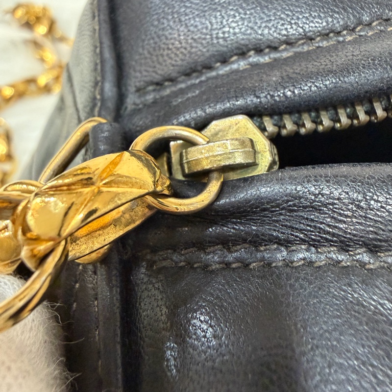 CHANEL 黑羊皮 金球 雕花鍊 流蘇 方包 相機包 斜背包 前口袋 老香 vintage-62