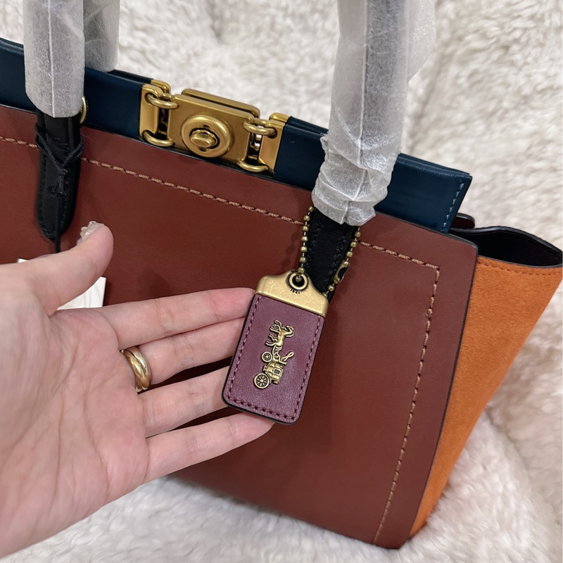 未使用coach troupe 拼接色手提肩背包（原價27800元）-23