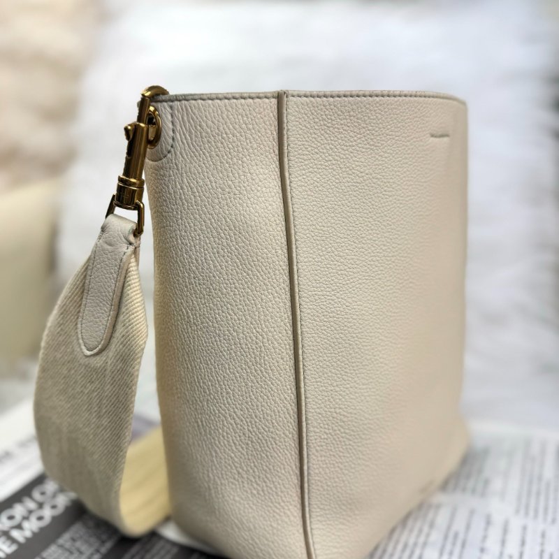 CELINE Sangle 白色 荔枝牛皮  小號 水桶包-1