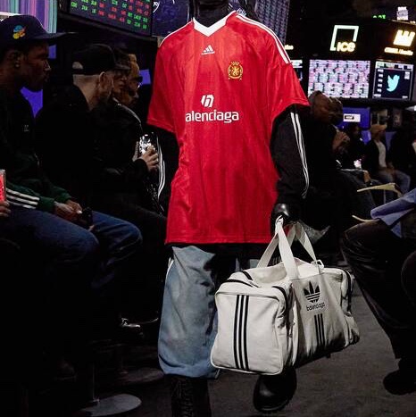 近全新 巴黎世家 adidas 23SS 秀款 LARGE BAGGY 牛仔褲 S碼 藍-0