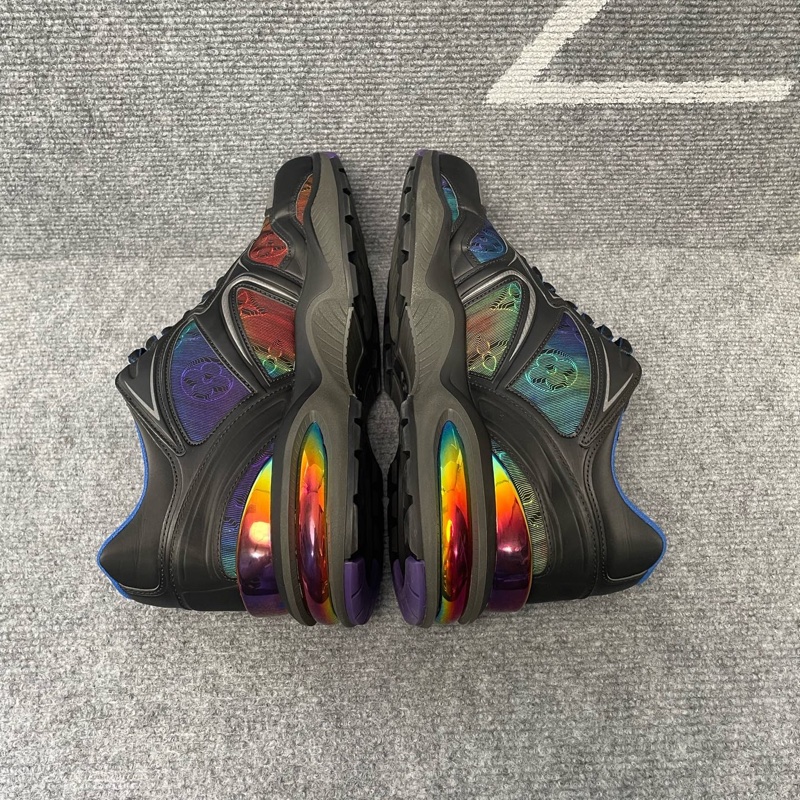 LV黑色皮面鐳射老花網面運動鞋40.5碼-5