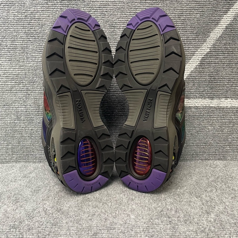 LV黑色皮面鐳射老花網面運動鞋40.5碼-11