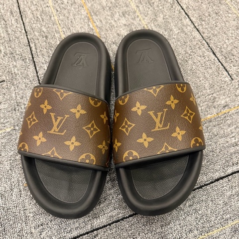LOUIS VUITTON Waterfront 棕色老花拖鞋
