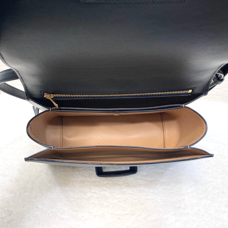 羅意威Loewe巴塞隆納黑色牛皮金釦Barcelona三角下蓋側背包🖤極簡高級感必收款-7