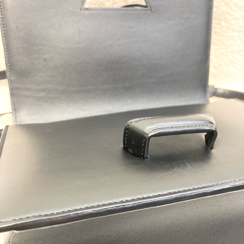 羅意威Loewe巴塞隆納黑色牛皮金釦Barcelona三角下蓋側背包🖤極簡高級感必收款-9