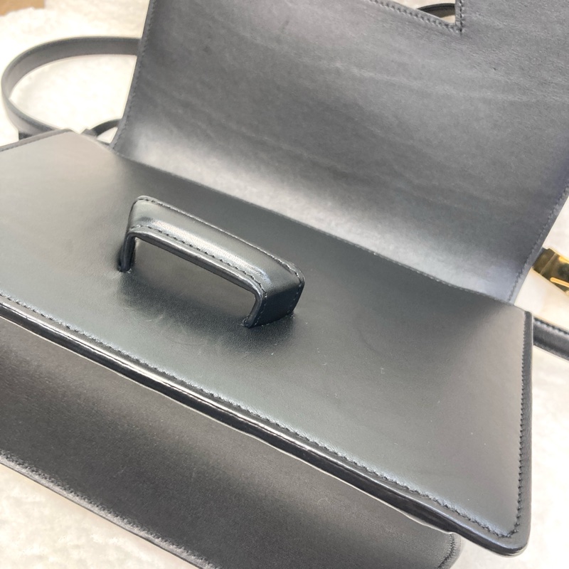 羅意威Loewe巴塞隆納黑色牛皮金釦Barcelona三角下蓋側背包🖤極簡高級感必收款-10