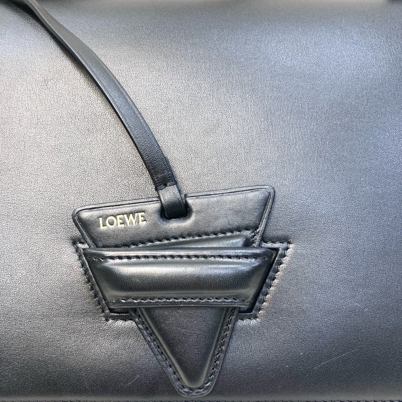 羅意威Loewe巴塞隆納黑色牛皮金釦Barcelona三角下蓋側背包🖤極簡高級感必收款-11