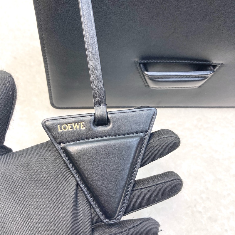 羅意威Loewe巴塞隆納黑色牛皮金釦Barcelona三角下蓋側背包🖤極簡高級感必收款-12