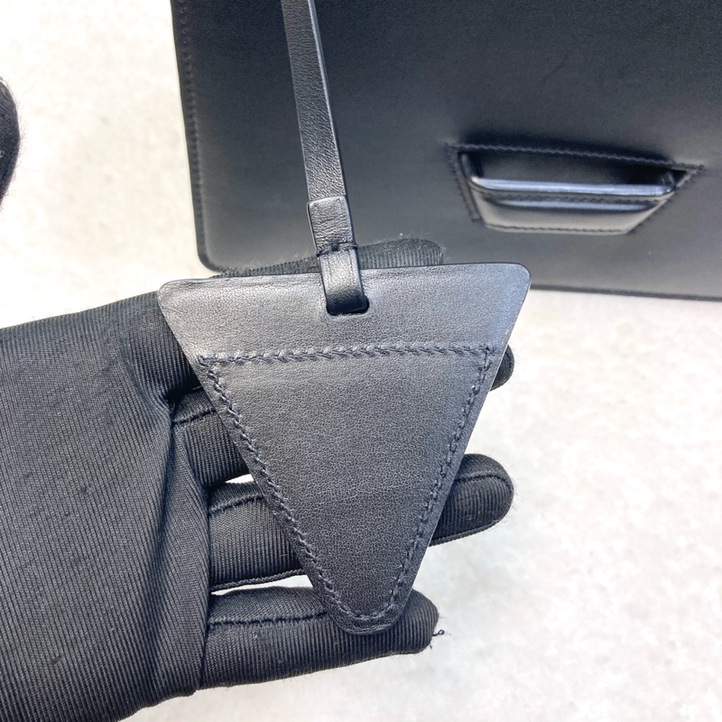 羅意威Loewe巴塞隆納黑色牛皮金釦Barcelona三角下蓋側背包🖤極簡高級感必收款-13