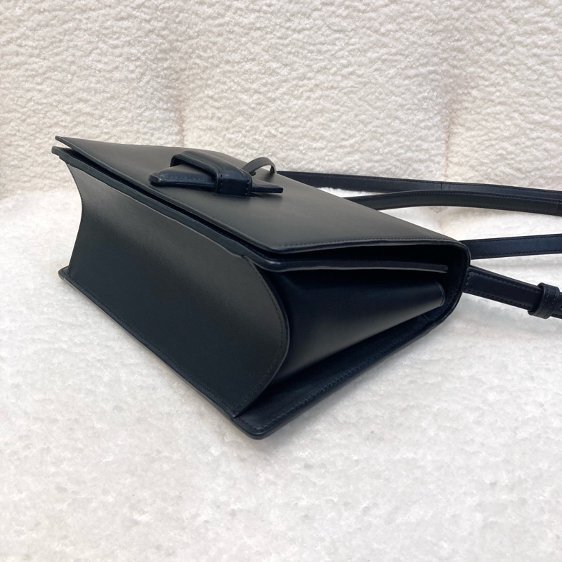 羅意威Loewe巴塞隆納黑色牛皮金釦Barcelona三角下蓋側背包🖤極簡高級感必收款-15