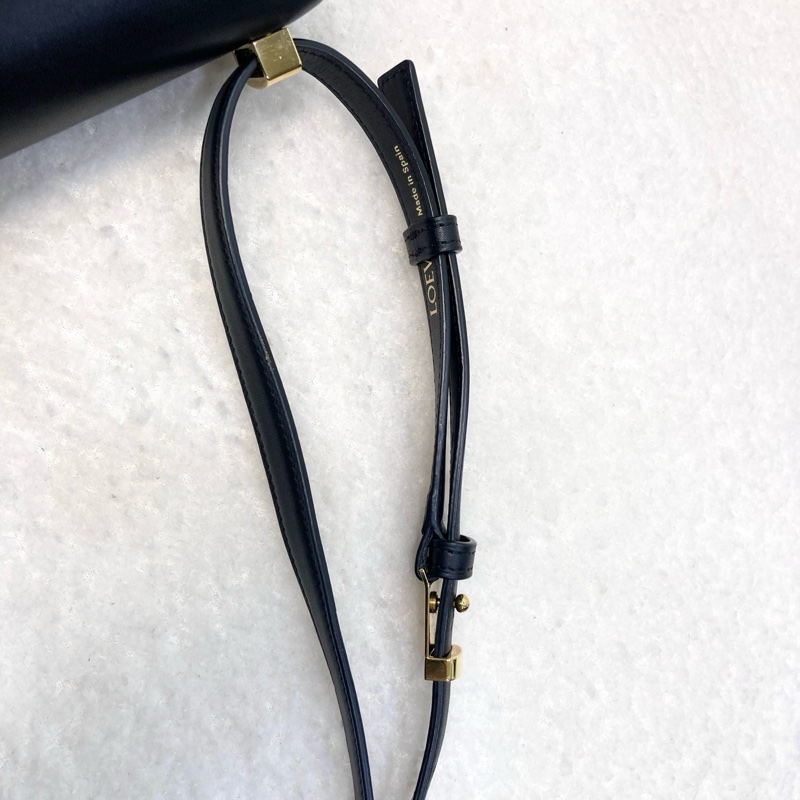 羅意威Loewe巴塞隆納黑色牛皮金釦Barcelona三角下蓋側背包🖤極簡高級感必收款-18