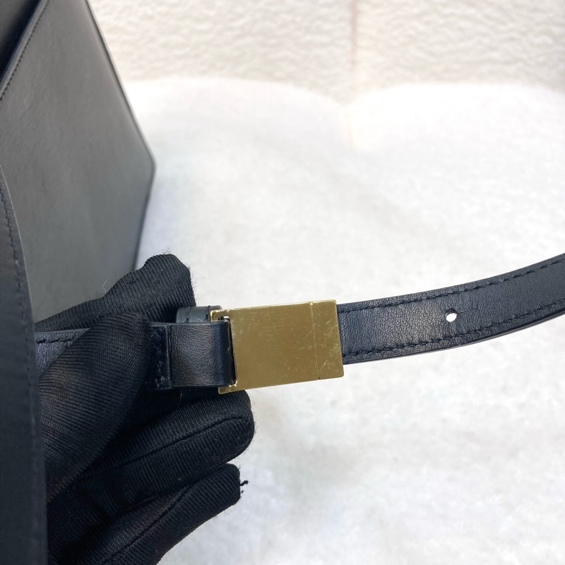 羅意威Loewe巴塞隆納黑色牛皮金釦Barcelona三角下蓋側背包🖤極簡高級感必收款-21