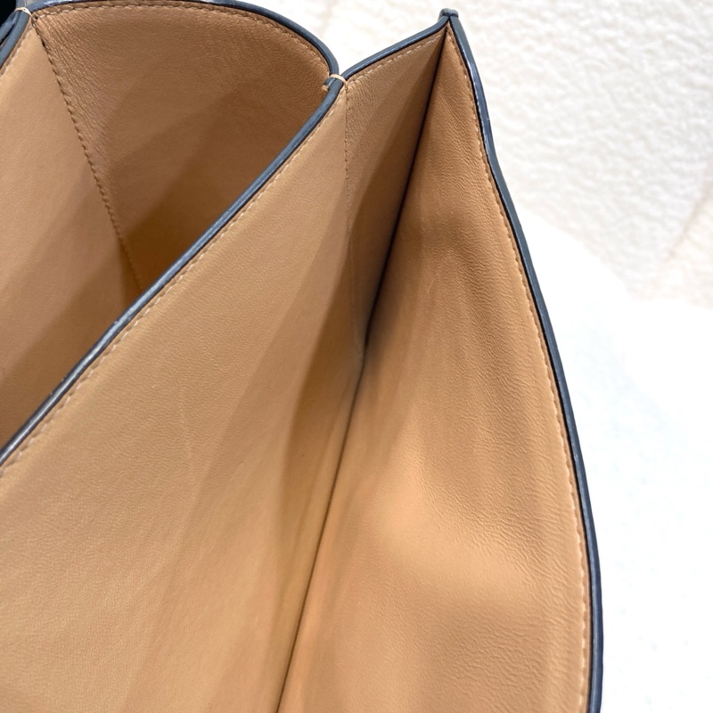 羅意威Loewe巴塞隆納黑色牛皮金釦Barcelona三角下蓋側背包🖤極簡高級感必收款-23