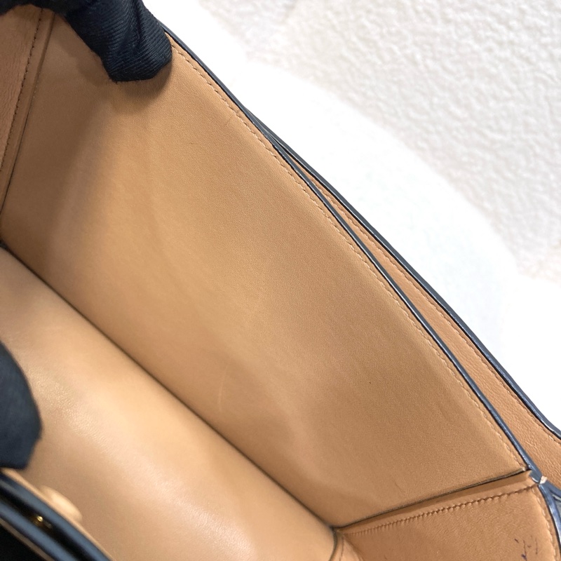 羅意威Loewe巴塞隆納黑色牛皮金釦Barcelona三角下蓋側背包🖤極簡高級感必收款-24