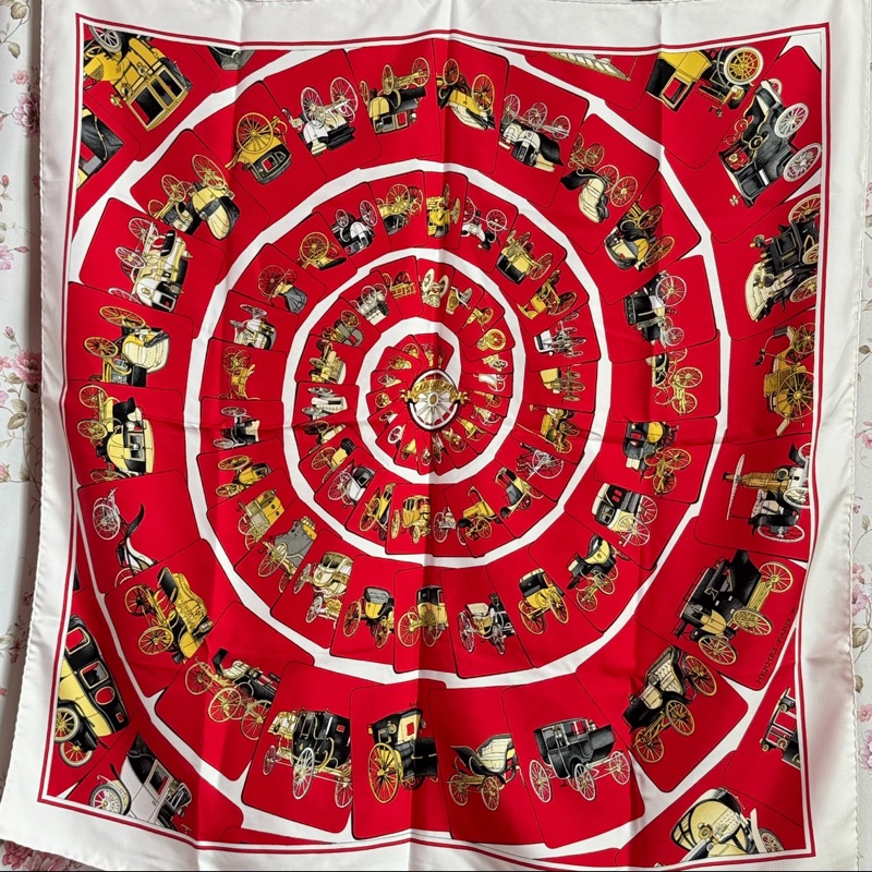 【氣質滿滿✨紅色顯白❤️全網獨有❗️】Hermes 愛馬仕 中古Vintage絲巾 旋轉馬車圖案-2