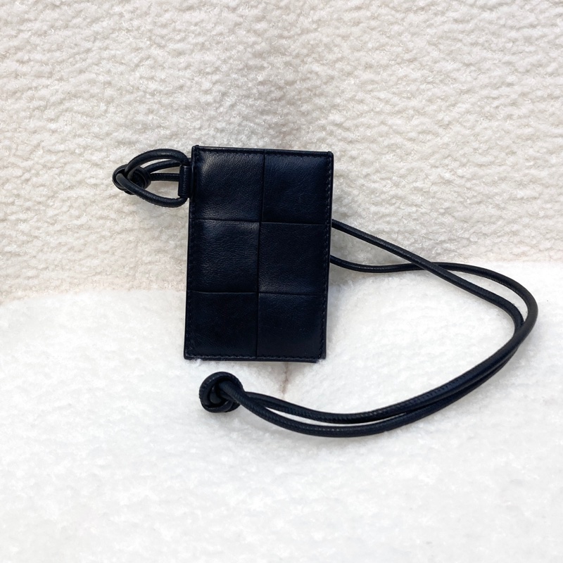 BV寶緹嘉Bottega Veneta黑色編織皮革Cassette證件套🖤質感極簡掛繩卡套701460-1