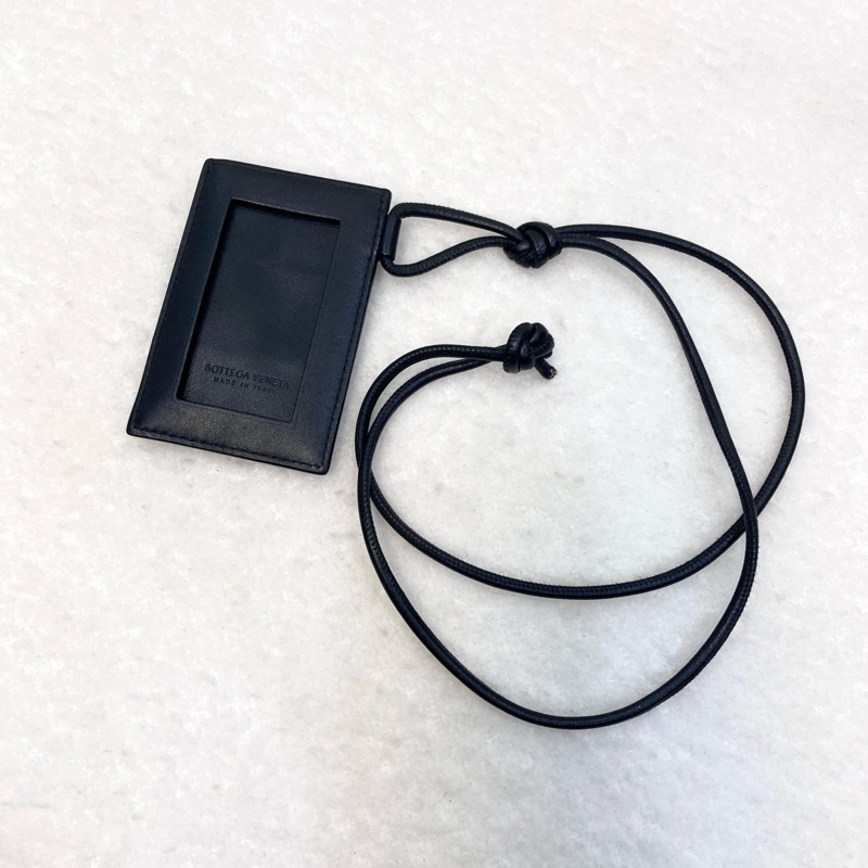 BV寶緹嘉Bottega Veneta黑色編織皮革Cassette證件套🖤質感極簡掛繩卡套701460-6
