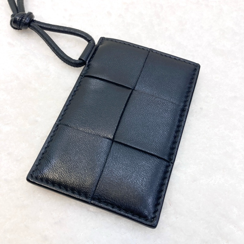BV寶緹嘉Bottega Veneta黑色編織皮革Cassette證件套🖤質感極簡掛繩卡套701460-7