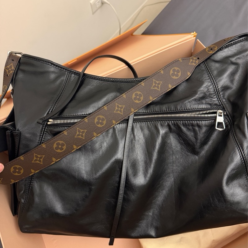 LV Carry all travel bag-1
