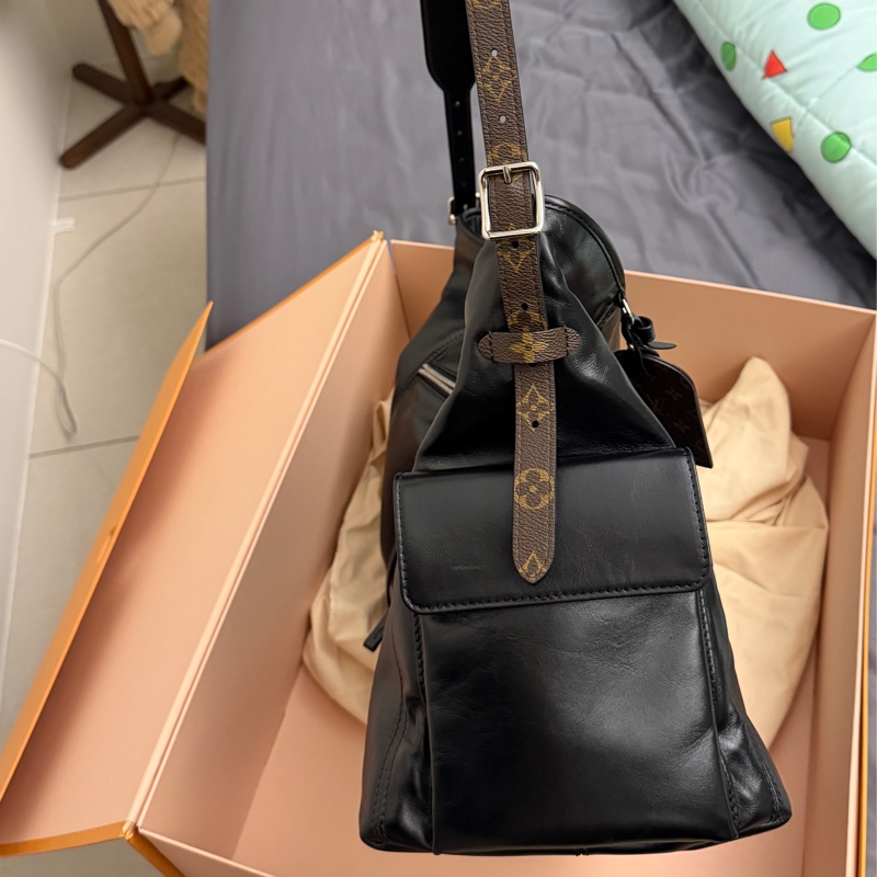 LV Carry all travel bag-3