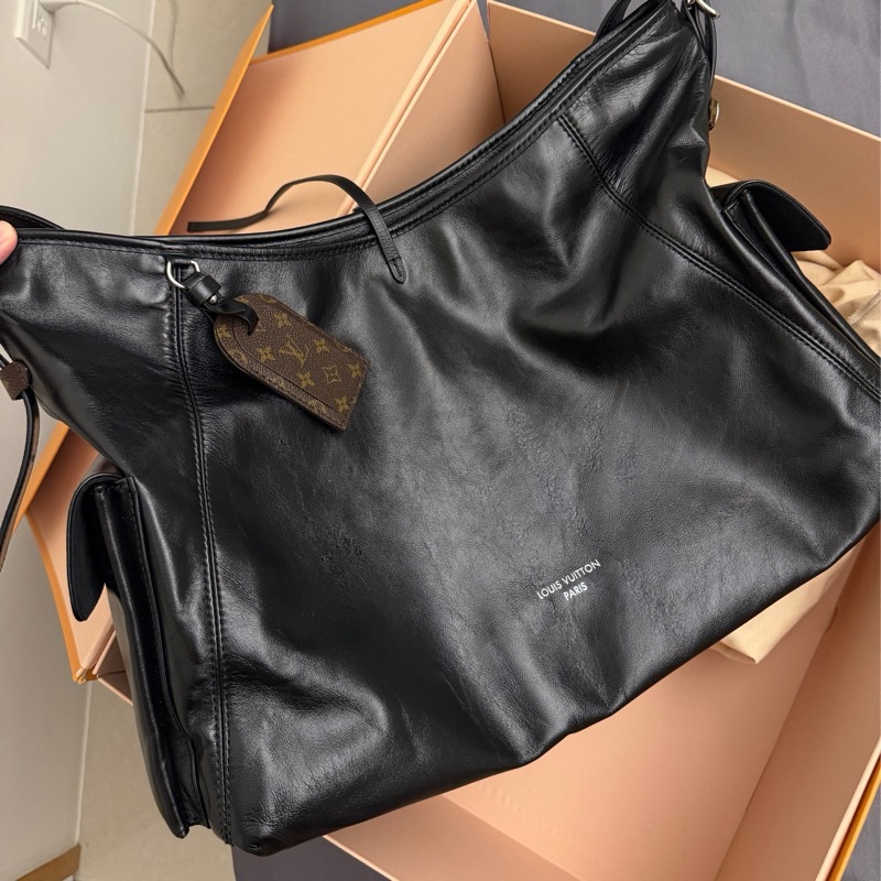 LV Carry all travel bag-5