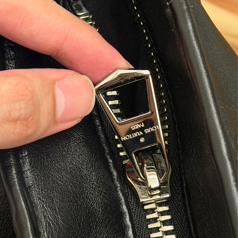 LV Carry all travel bag-9