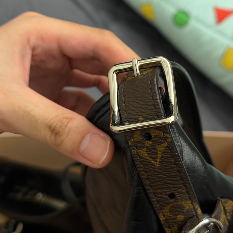 LV Carry all travel bag-10