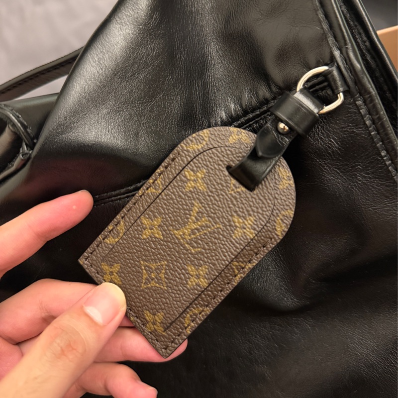 LV Carry all travel bag-11