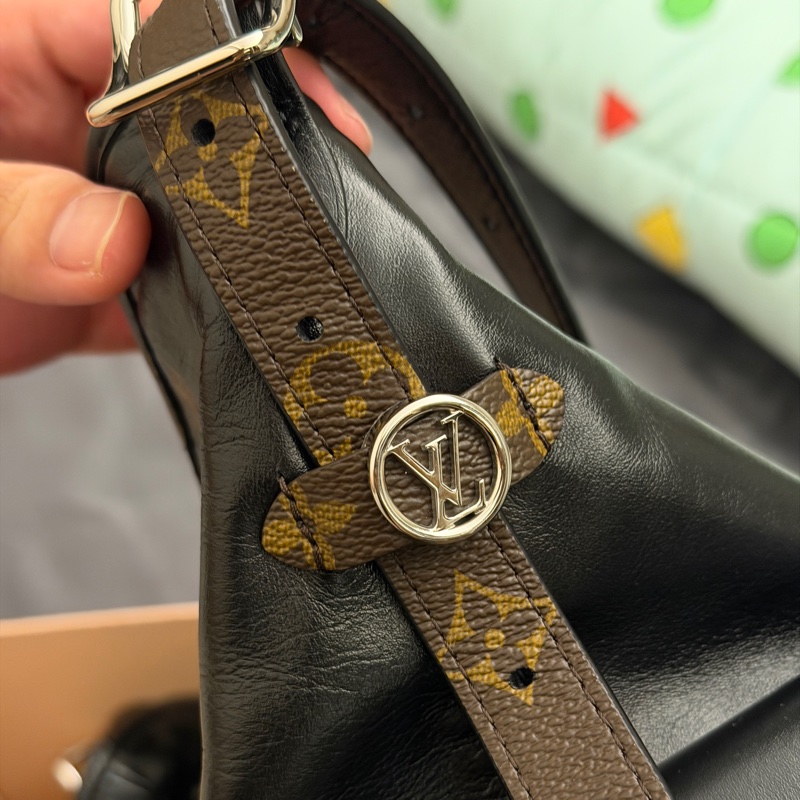 LV Carry all travel bag-12