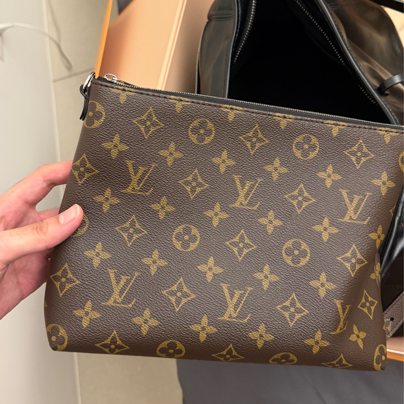LV Carry all travel bag-14