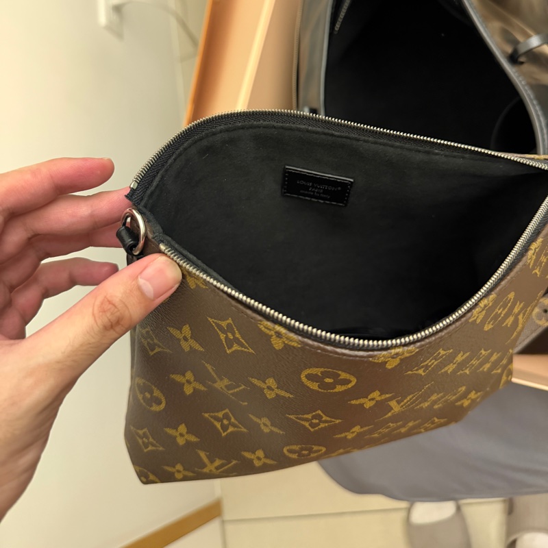 LV Carry all travel bag-15
