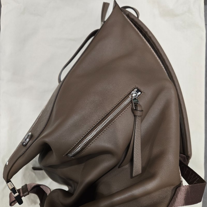 LOEWE 經典小牛皮 Convertible 背包 大象灰 男生後背包-1