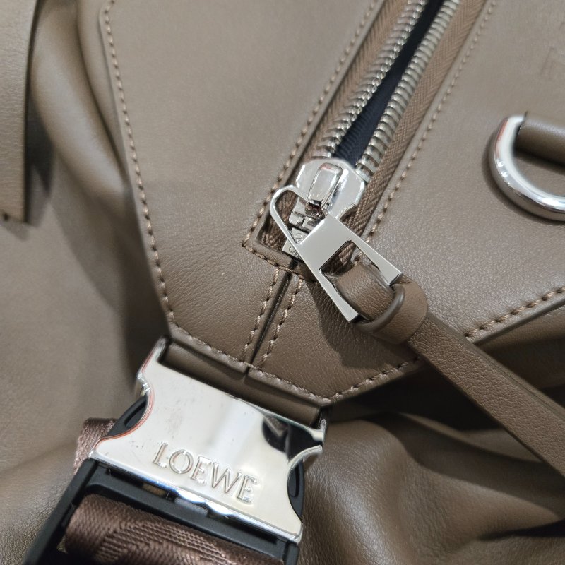 LOEWE 經典小牛皮 Convertible 背包 大象灰 男生後背包-6