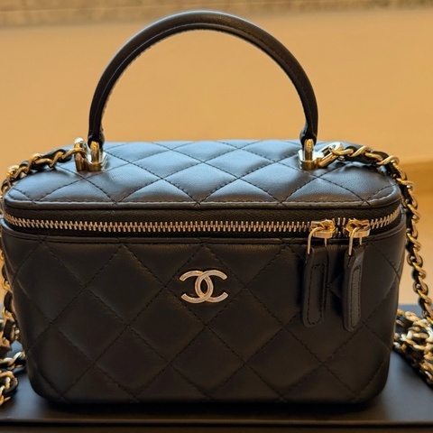 Chanel 黑色羊皮長盒子化妝盒