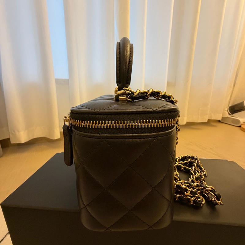 Chanel 黑色羊皮長盒子化妝盒-1