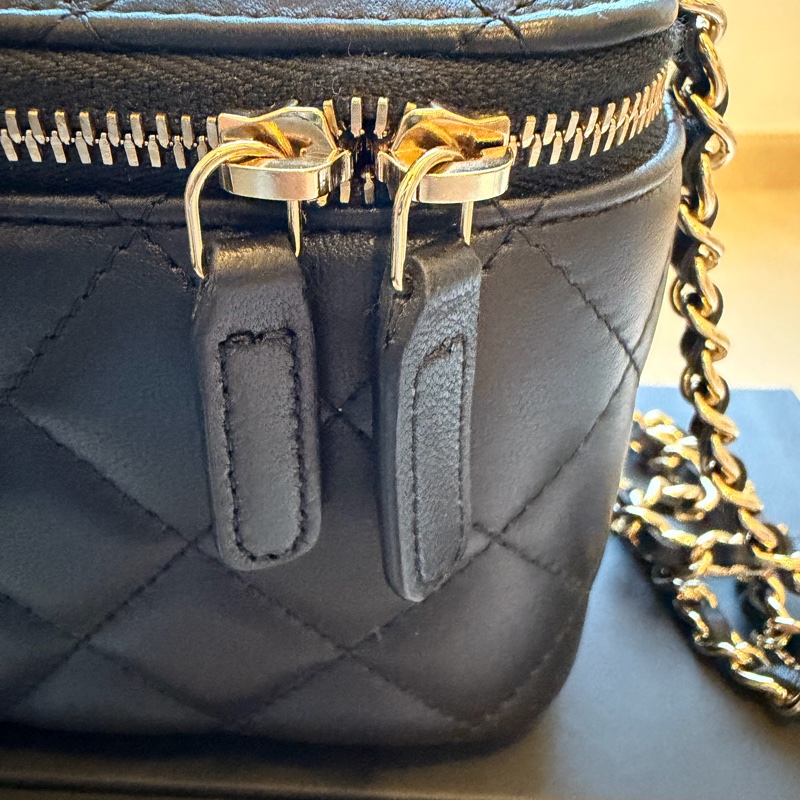 Chanel 黑色羊皮長盒子化妝盒-12